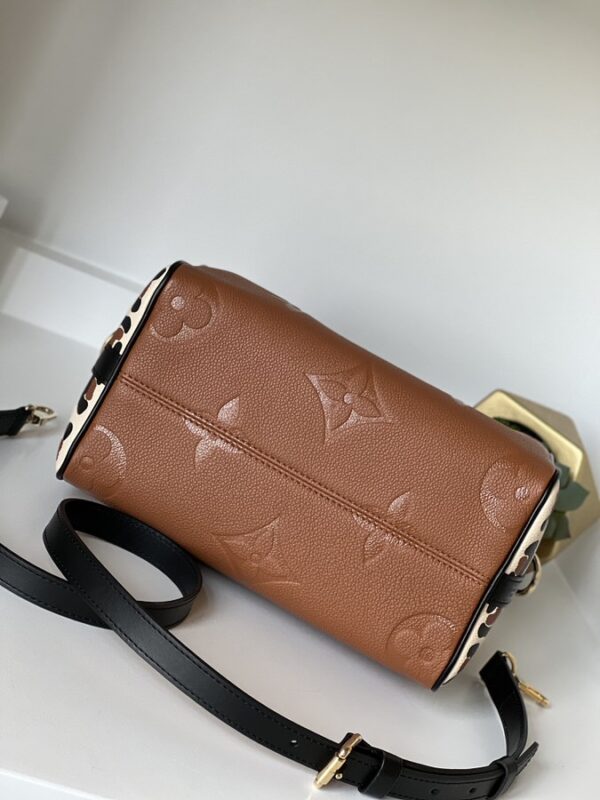 Louis Vuitton Wild At Heart Speedy 25 Bandouliere Camel - Image 15