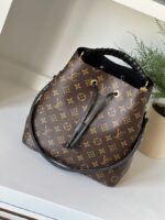 Louis Vuitton NeoNoe Monogram Noir - Image 2