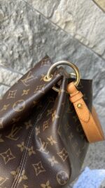 Louis Vuitton Graceful MM Monogram Beige - Image 11