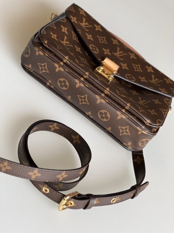 Louis Vuitton Pochette Metis Monogram - LVLENKA Luxury Consignment