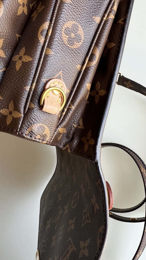 Louis Vuitton Pochette Metis Monogram - LVLENKA Luxury Consignment