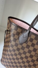 Louis Vuitton Neverfull MM Damier Ebene Rose Ballerine - Image 4