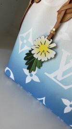Louis Vuitton Neverfull MM By The Pool - Image 2