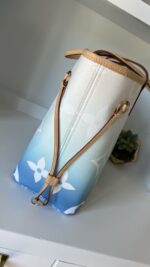 Louis Vuitton Neverfull MM By The Pool - Image 6