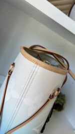 Louis Vuitton Neverfull MM By The Pool - Image 12