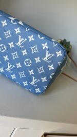 Louis Vuitton Neverfull MM By The Pool - Image 15