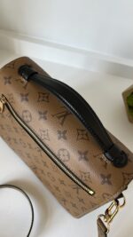 Louis Vuitton Pochette Metis Monogram Reverse - Image 9
