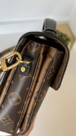 Louis Vuitton Pochette Metis Monogram Reverse - Image 12