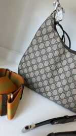 Gucci Attache Medium Shoulder/Crossbody Bag - Image 2