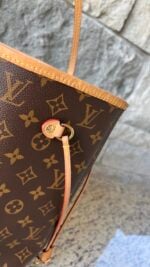 Louis Vuitton Neverfull MM With Pouch Monogram Cerise - Image 5
