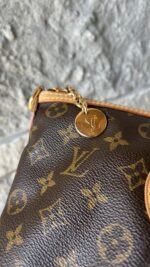 Louis Vuitton Palermo PM - Image 8