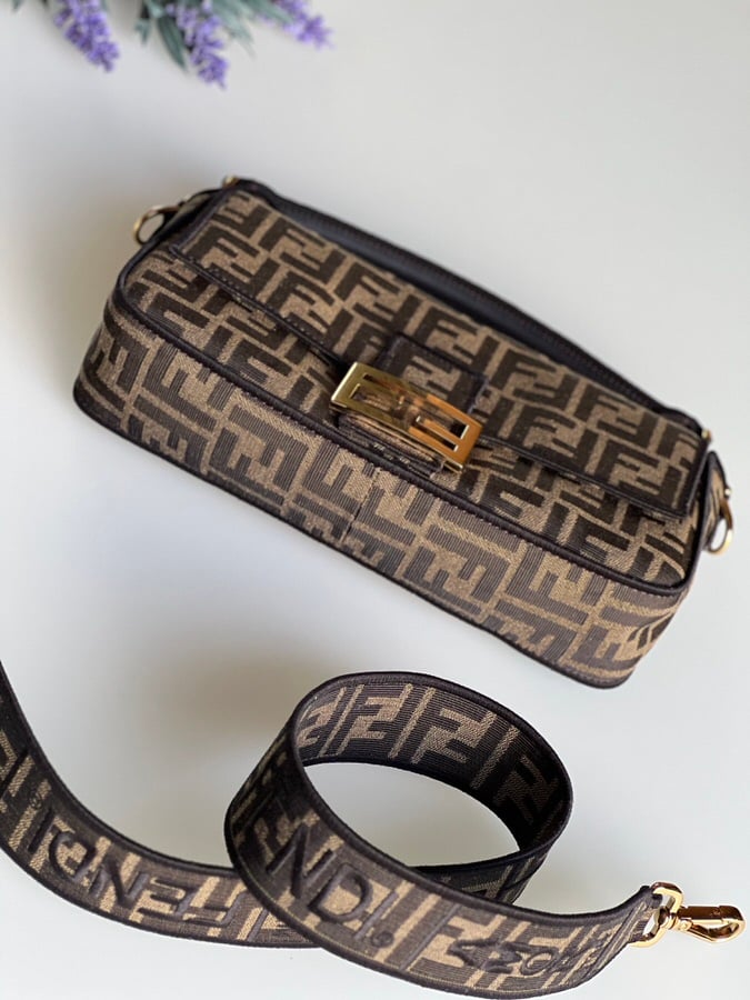 【関税&送料込】Fendi Baguette Bag In Ff Jacquard Fendi Baguette Jacquard FF fabric bag - Touched Vintage