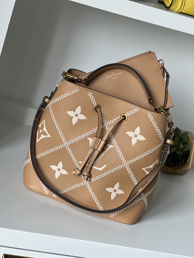 Louis Vuitton Empreinte Monogram Giant Neonoe MM Arizona Beige