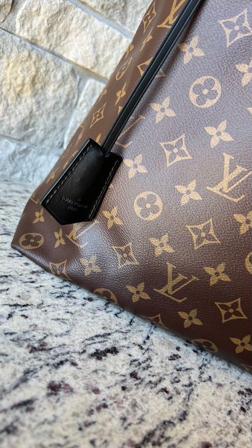 Louis Vuitton Toiletry 26 Monogram - LVLENKA Luxury Consignment