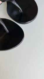 Gucci Black Leather Thong Sandals Black 36 - Image 3