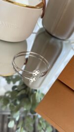 Louis Vuitton Idylle Blossom Twist Bracelet, White Gold