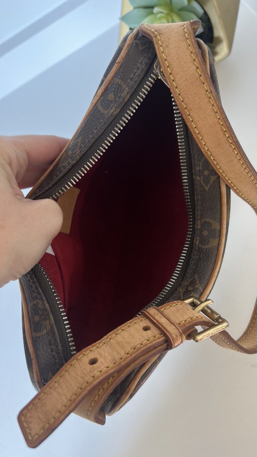 Louis Vuitton Croissant PM bag – thevintageseasons