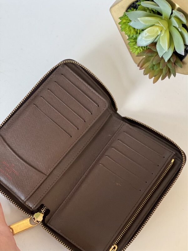 IMG_1497 Louis Vuitton Old Style Zippy Wallet - Image 1