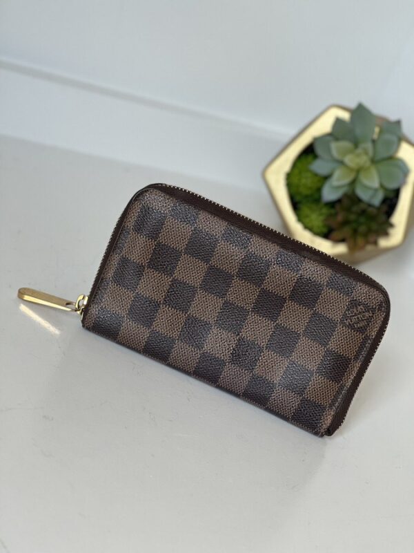 Louis Vuitton Old Style Zippy Wallet - Image 2
