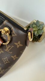 Louis Vuitton V Tote BB Monogram Black - Image 7