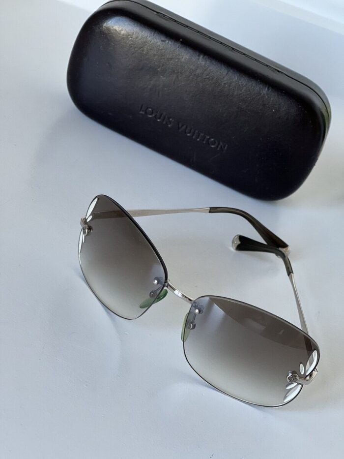 IMG_3512 Louis Vuitton Sunglasses - Image 1