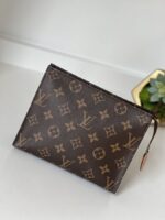 Louis Vuitton Toiletry 19