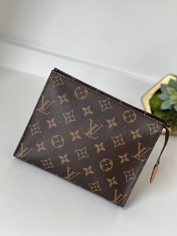 Louis Vuitton Toiletry 19 - Image 1