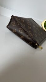 Louis Vuitton Toiletry 19 - Image 7