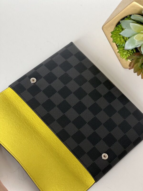 Louis Vuitton Alpha Pouch Medium - Image 4