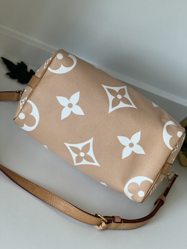 Louis Vuitton Monogram Giant By The Pool Speedy Bandouliere 25 Brume - Image 10