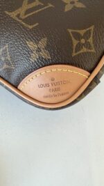 Louis Vuitton Mini Deauville Crossbody - Image 6