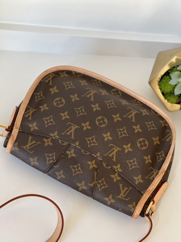 Louis Vuitton Menilmontant PM - Image 10