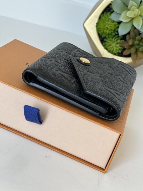 小物 Louis Vuitton Victorine Wallet Noir Louis Vuitton Victorine Wallet Empreinte Noir - LVLENKA