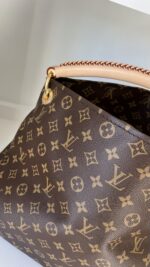 Louis Vuitton Artsy MM - Image 2