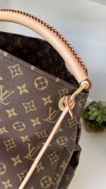 Louis Vuitton Artsy MM - Image 3