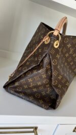 Louis Vuitton Artsy MM - Image 5