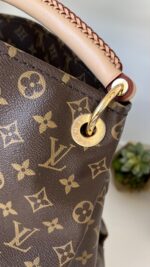 Louis Vuitton Artsy MM - Image 8