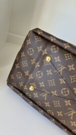Louis Vuitton Artsy MM - Image 10