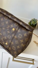Louis Vuitton Artsy MM - Image 11