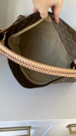 Louis Vuitton Artsy MM - Image 12