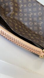 Louis Vuitton Artsy MM - Image 14