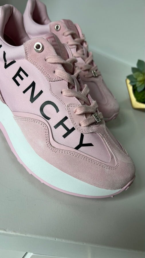 Givenchy Sneakers 41 - LVLENKA Luxury Consignment