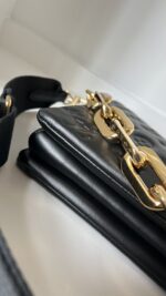 Louis Vuitton Pochette Coussin MM Noir - Image 6