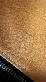 Louis Vuitton Pochette Coussin MM Noir - Image 11