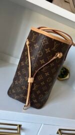 Louis Vuitton Neverfull MM Monogram Cherry - Image 8
