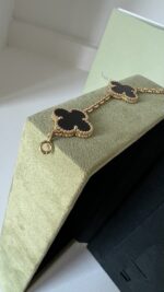 Van Cleef & Arpels Vintage Alhambra bracelet, 5 motifs 18K yellow gold, Onyx - Image 5