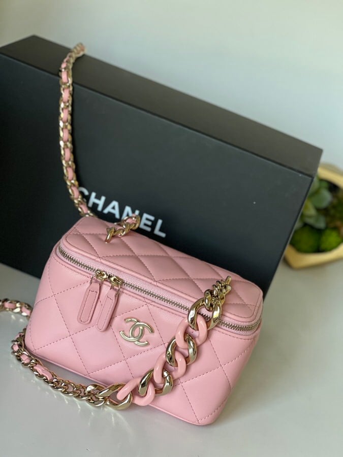 Chanel Reisin Chain Vanity Pink Lambskin - LVLENKA Luxury Consignment