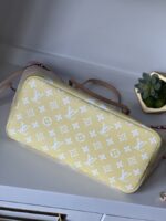 Louis Vuitton Neverfull MM By The Pool - Image 4