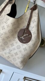 Louis Vuitton Carmel Mahina Cream - Image 2
