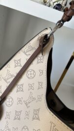 Louis Vuitton Carmel Mahina Cream - Image 4